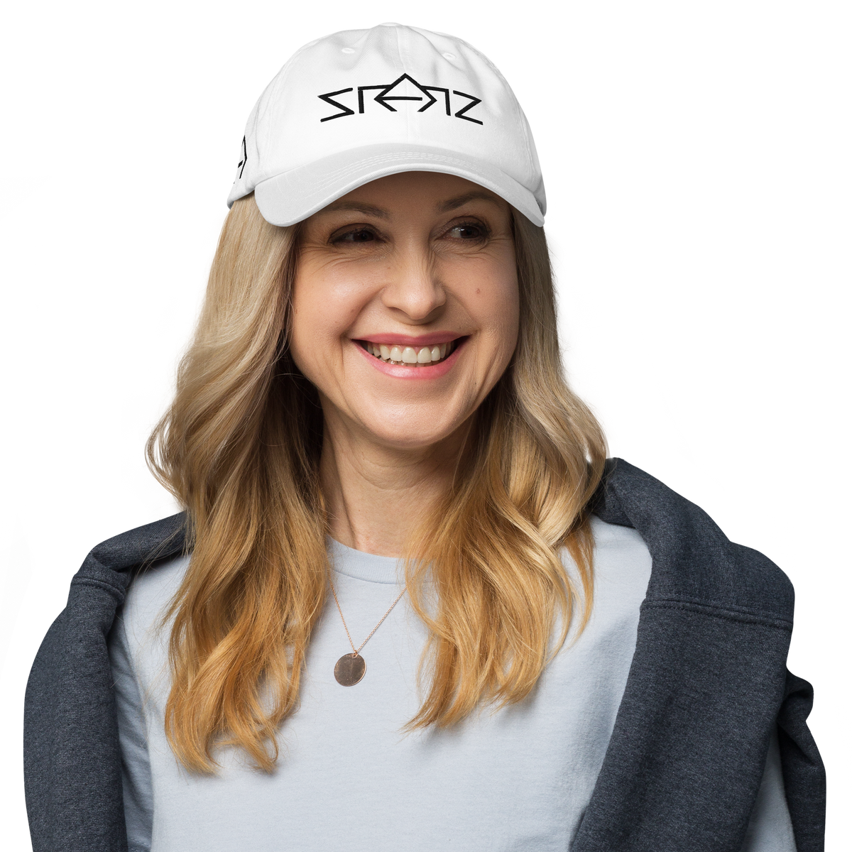 SRARZ Signature Cap – Weiss – Damenmodell Vorderansicht