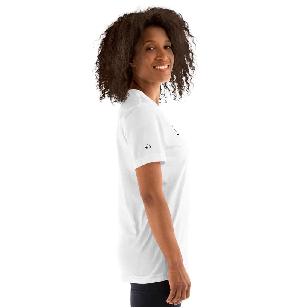 SRARZ Signature T-Shirt – Weiss – Damenmodel – Seitenansicht mit Zusatzlogo
