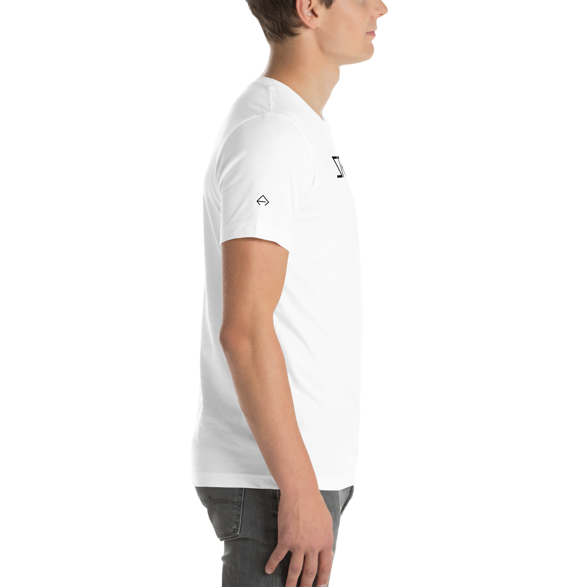 SRARZ Signature T-Shirt – Weiss – Herrenmodel – Seitenansicht mit Zusatzlogo