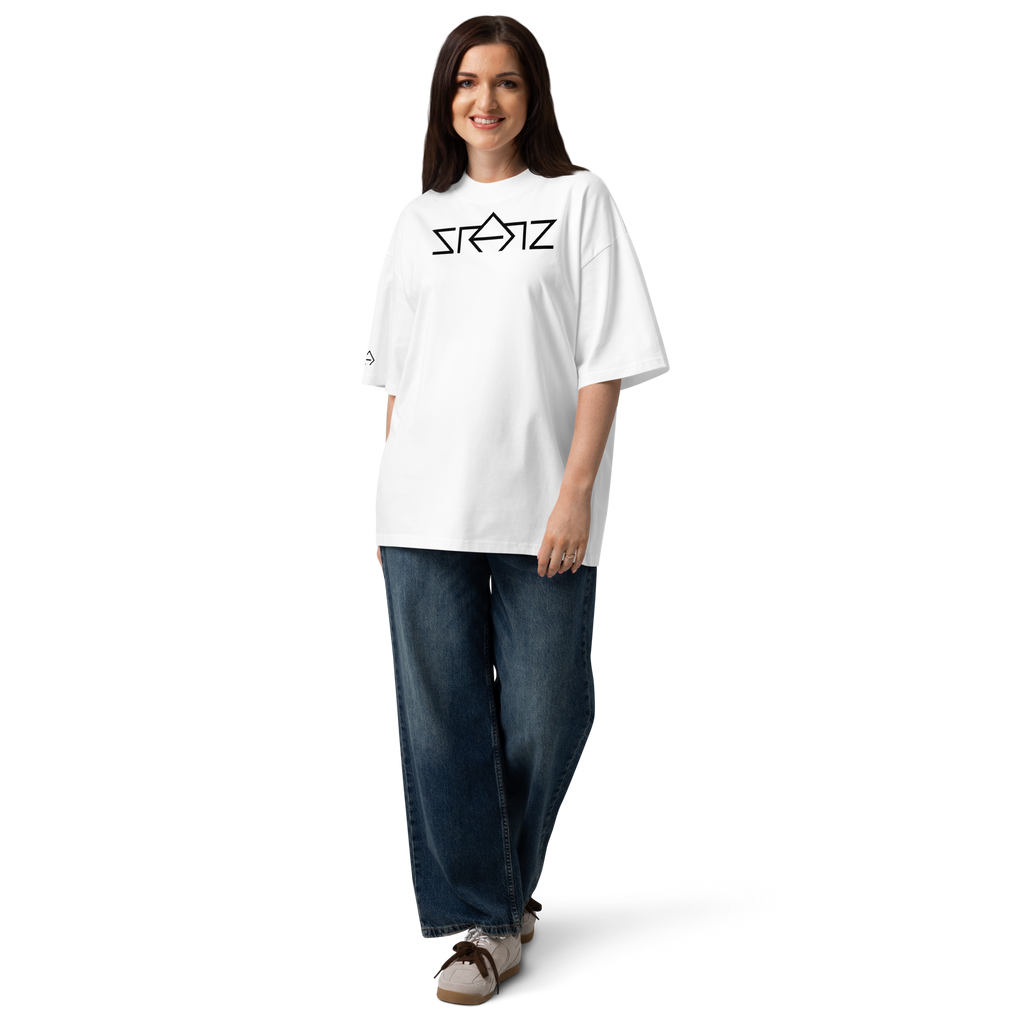 SRARZ Signature Oversized T-Shirt – Weiss – Damenmodell Ganzkörperansicht